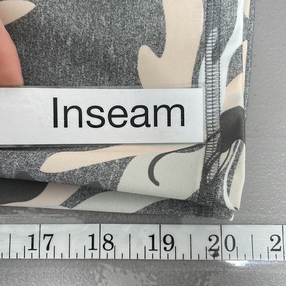 Roxy NWT Crop Leggings Take Me To The Beach Capri Grey Pink Size Medium M - Picture 11 of 12